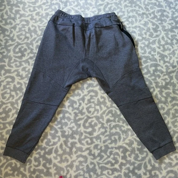 Nike EUC Men’s XL Grey Joggers. Thicker feel. Nearly new!